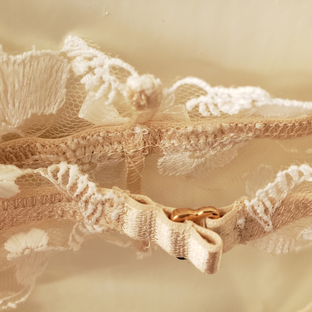 New Victoria's Secret garter belt - Picture 6 of 10